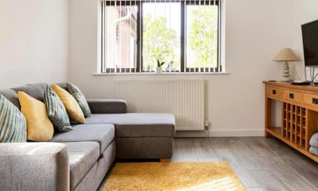 1 Bedroom Self Contained Separate Annexe In Exeter Apartment *
