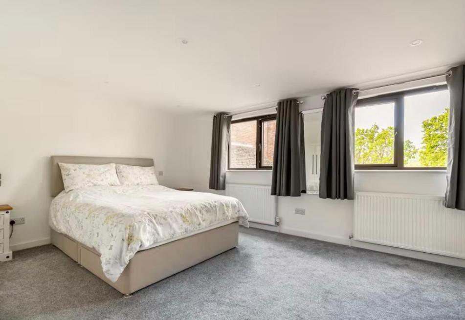 1 Bedroom Self Contained Separate Annexe In Exeter
