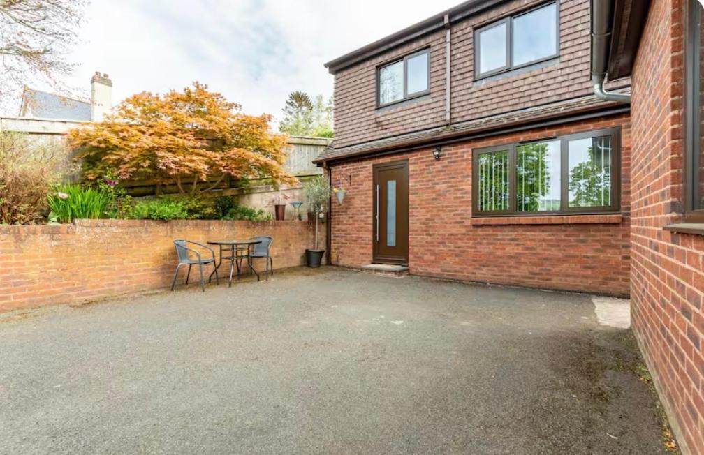 1 Bedroom Self Contained Separate Annexe In Exeter *