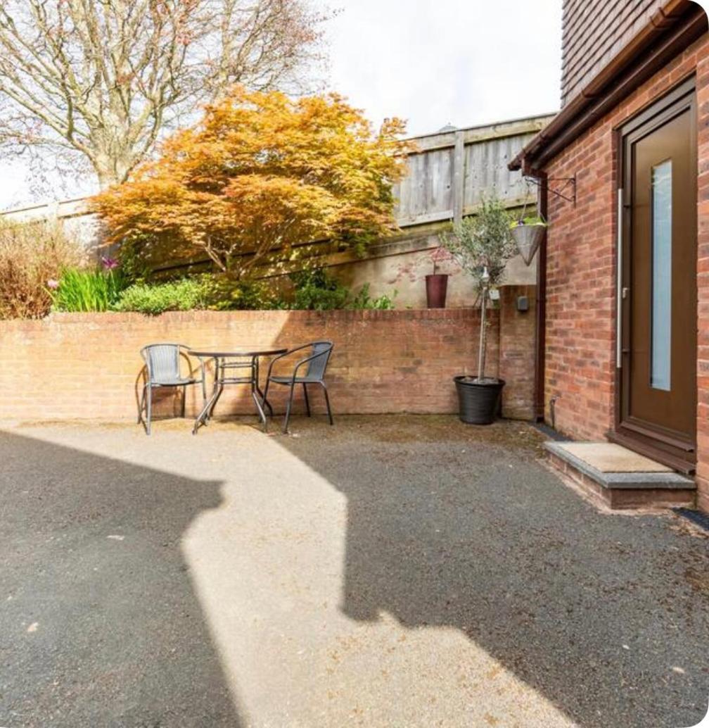1 Bedroom Self Contained Separate Annexe In Exeter Apartment